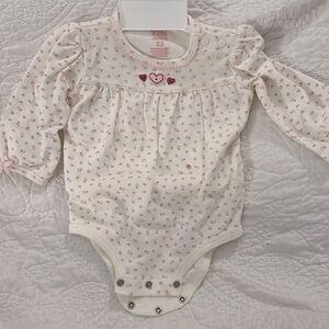 🥳 5 for $10 🥳 Carters 6-9m onesie